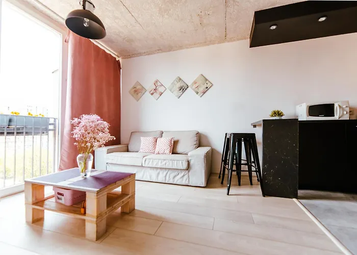 Industrial 9Th Floor Central Apartment With Balcony And Views